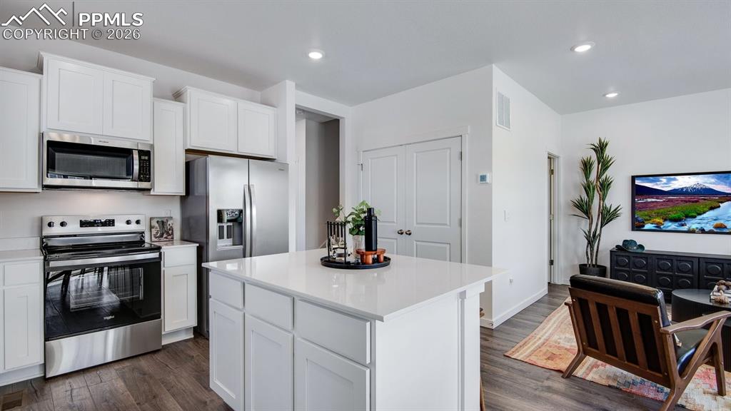 Image 5 of 34: Kitchen