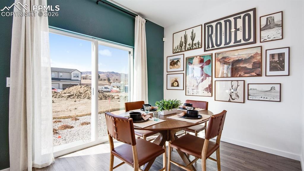 Image 7 of 34: Dining Area