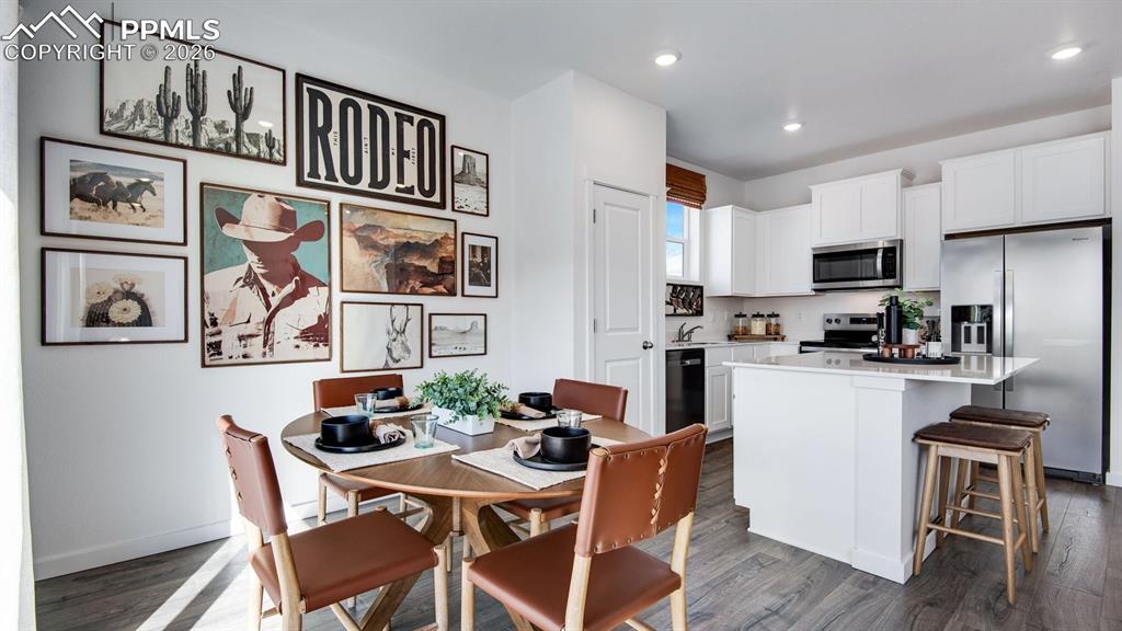 Image 8 of 34: Dining Area