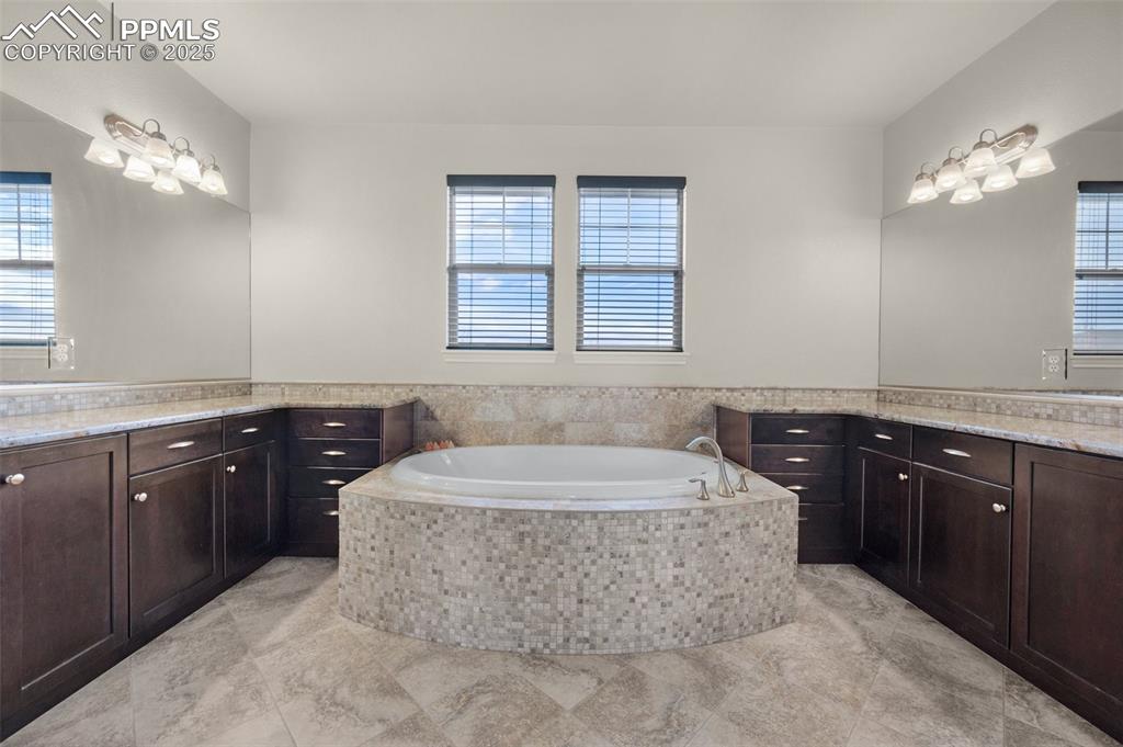 Image 27 of 48: Bathroom