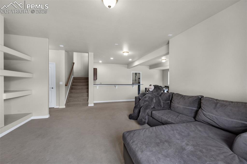 Image 35 of 48: Living Room