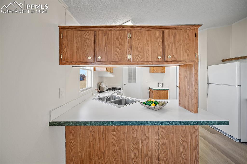 Image 18 of 34: Kitchen