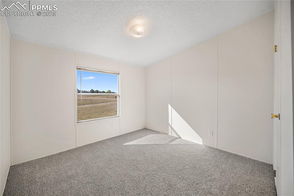 Image 27 of 34: Bedroom #3 with new carpet