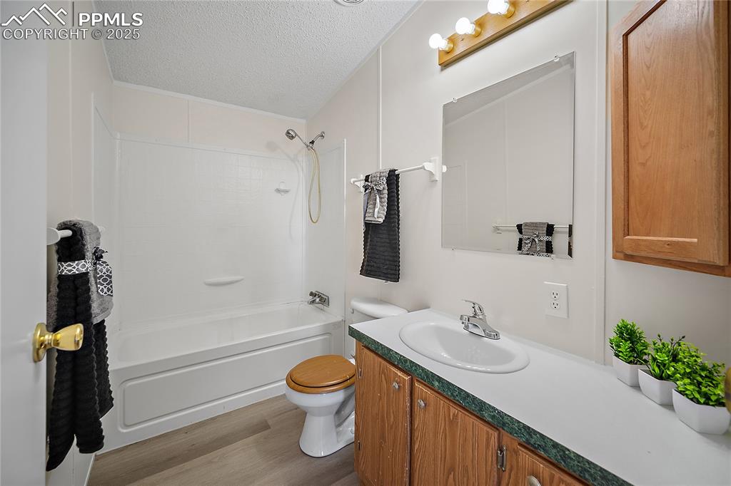 Image 28 of 34: Full bath