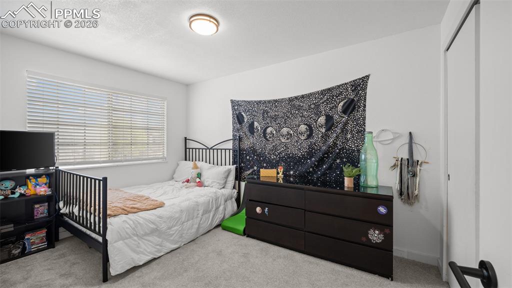 Image 18 of 34: Bedroom