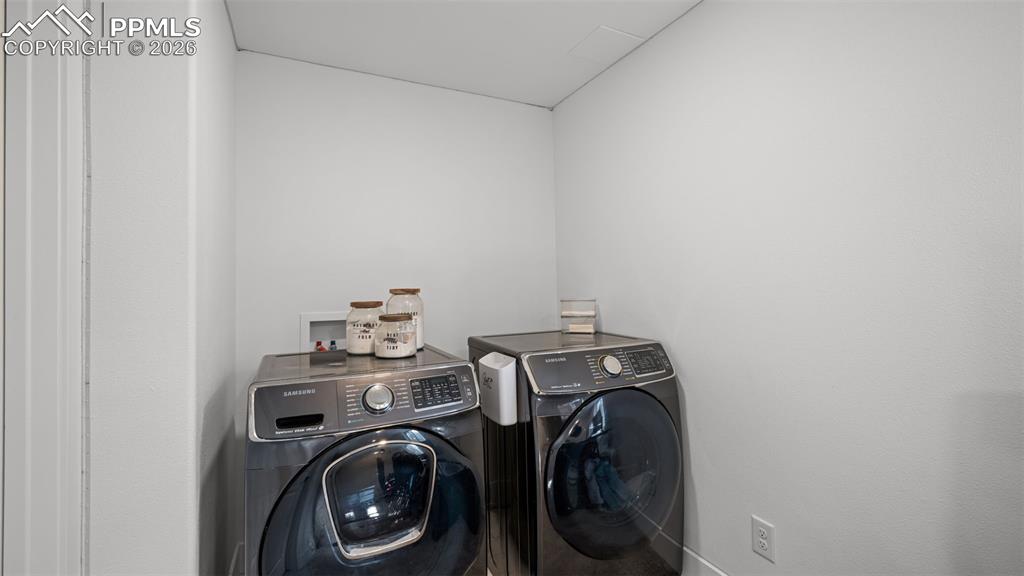 Image 21 of 34: Laundry