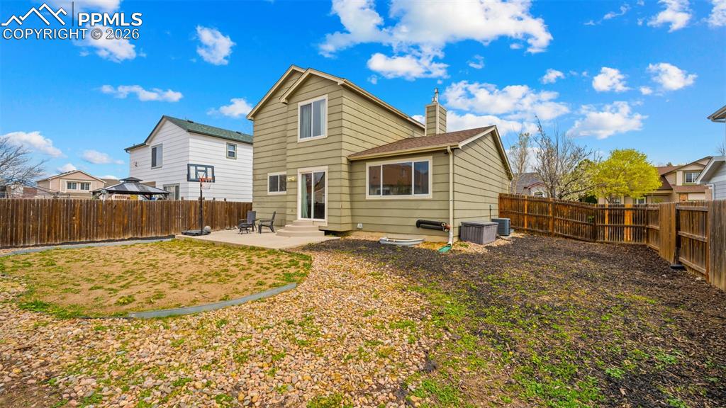 Image 27 of 34: Back of Structure