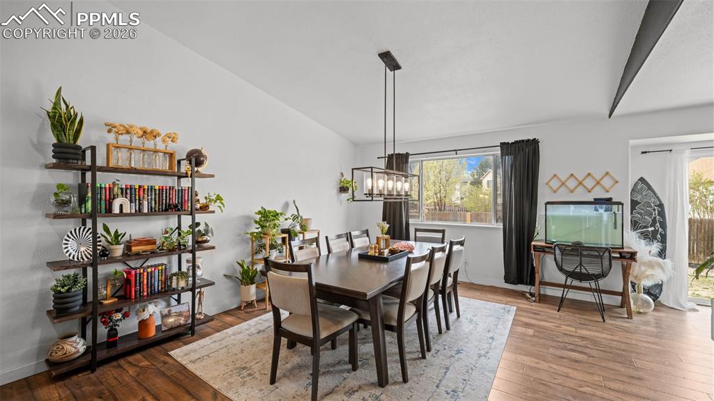 Image 7 of 34: Dining Area