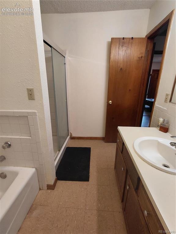 Image 10 of 28: Bathroom