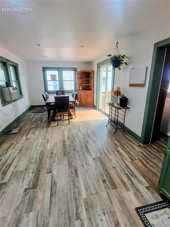Image 17 of 28: Dining Area