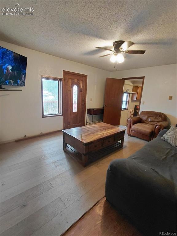 Image 21 of 28: Living Room