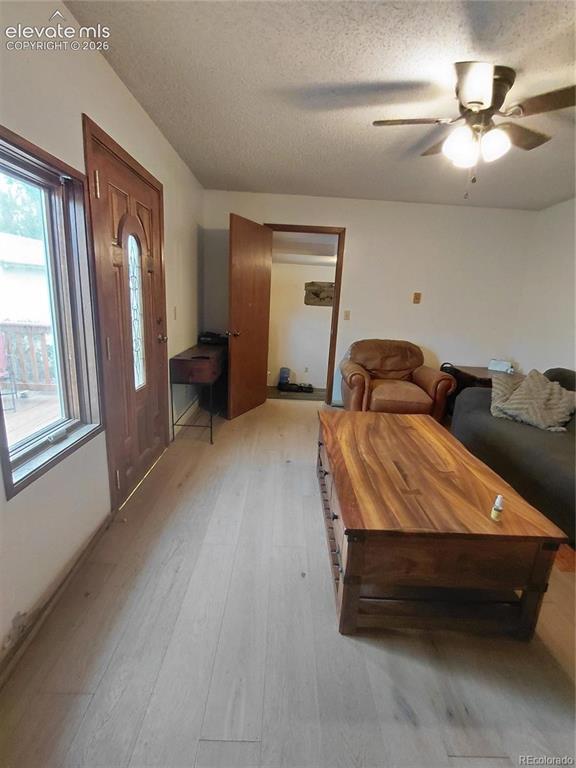 Image 22 of 28: Living Room
