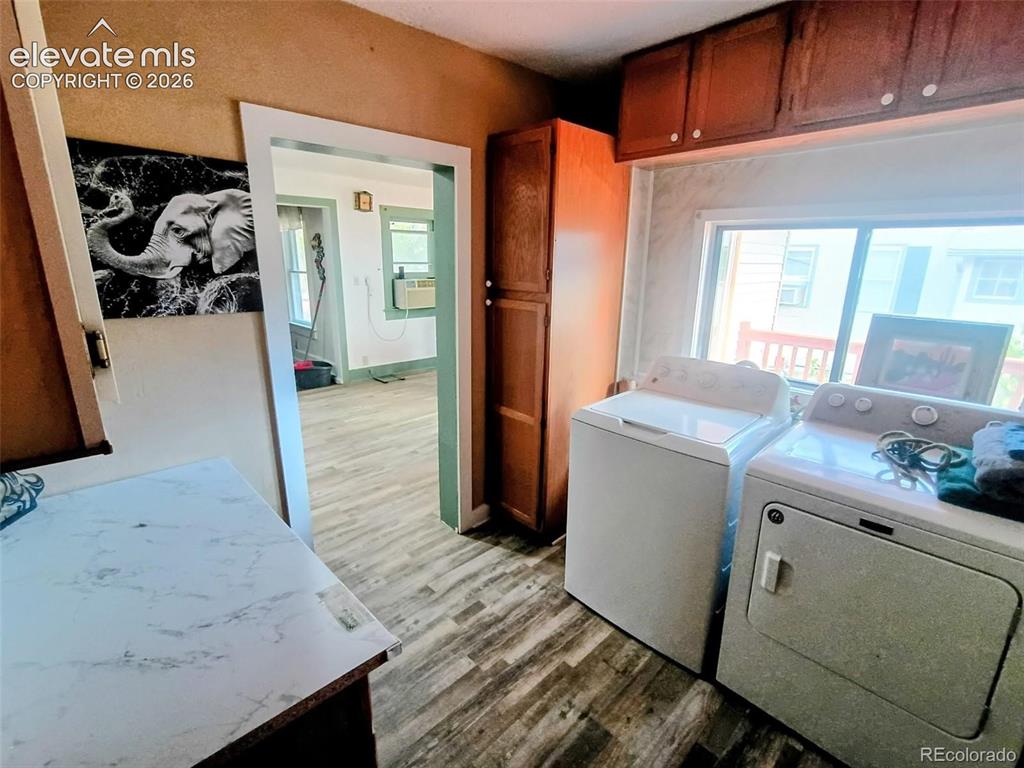 Image 6 of 28: Laundry