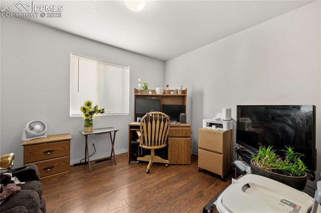 Image 8 of 18: Office