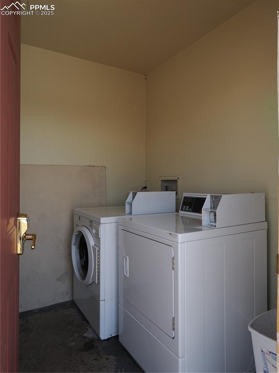 Image 24 of 29: Laundry