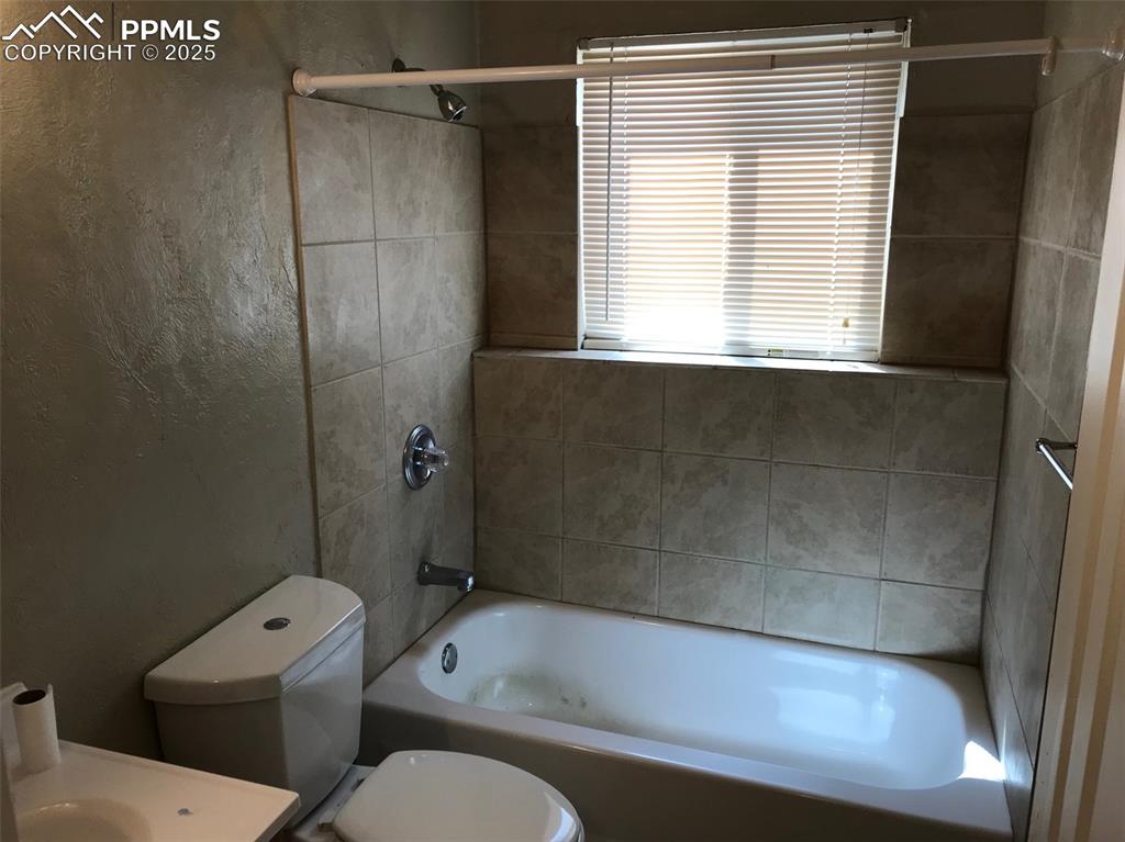 Image 9 of 29: Bathroom