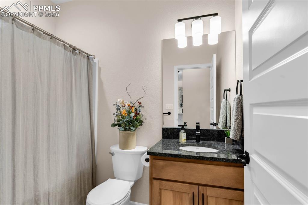 Image 20 of 50: Bathroom