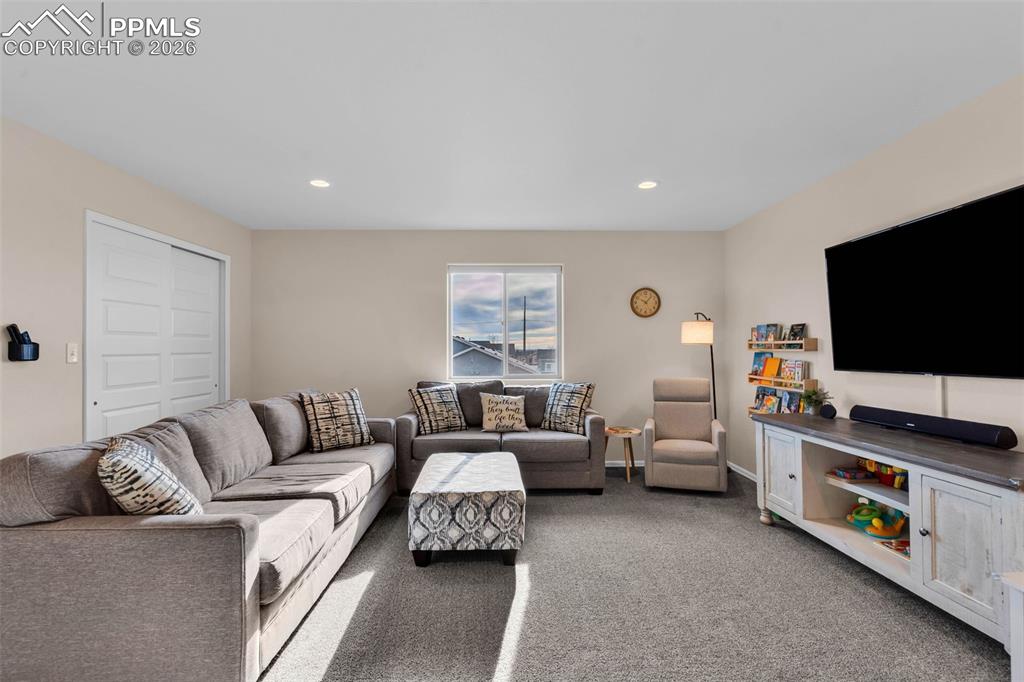 Image 29 of 50: Living Room