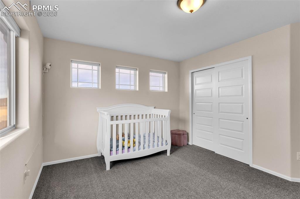 Image 33 of 50: Bedroom