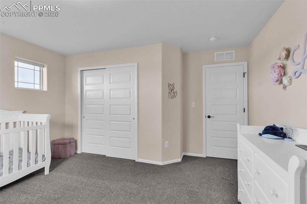 Image 34 of 50: Bedroom