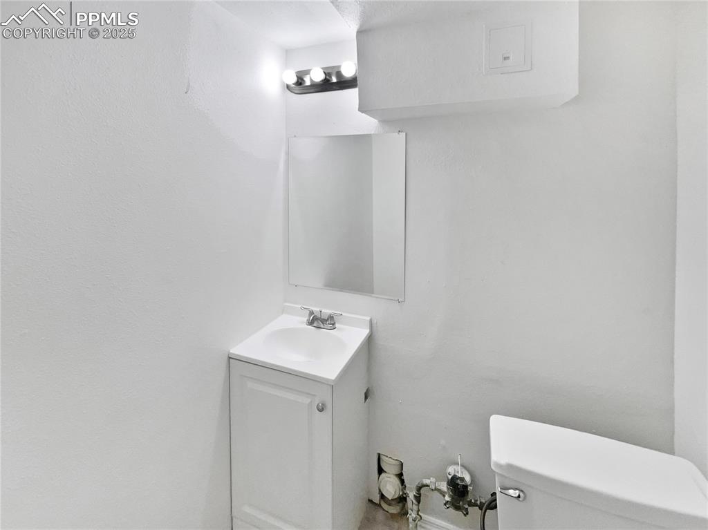 Image 14 of 23: Bathroom