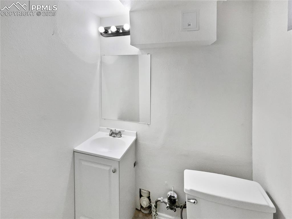 Image 15 of 23: Bathroom