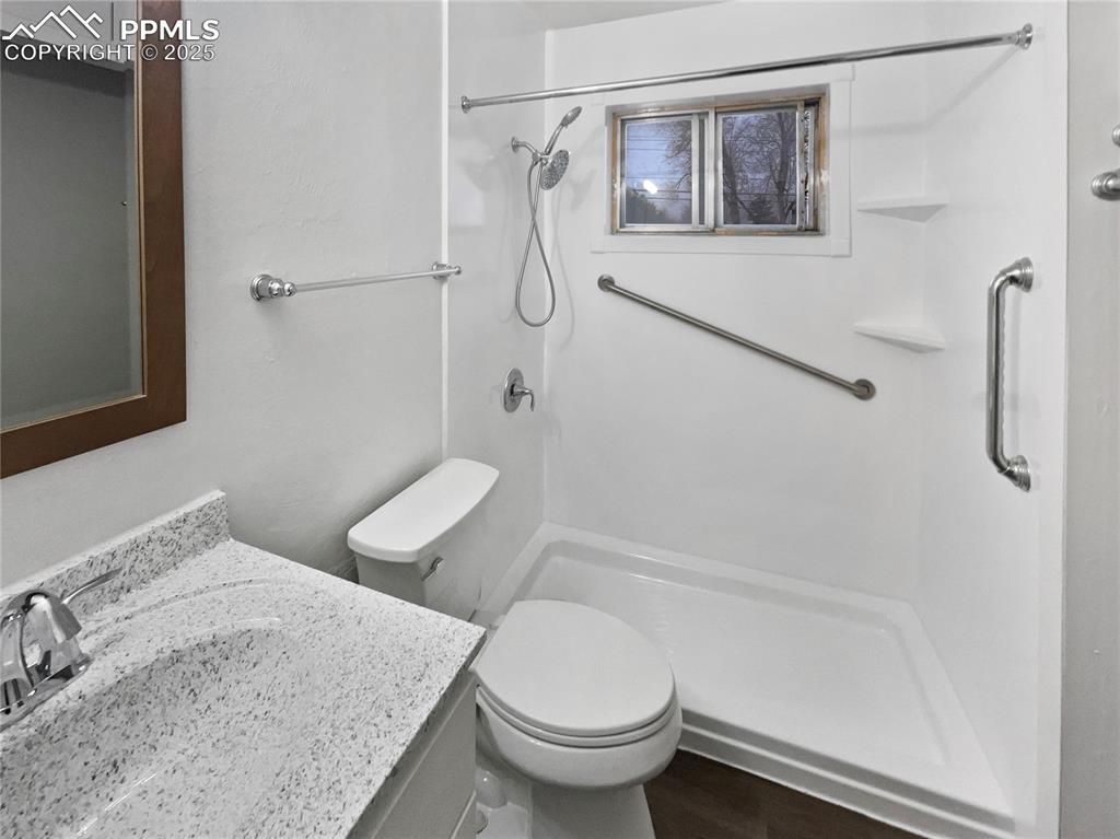 Image 7 of 23: Bathroom