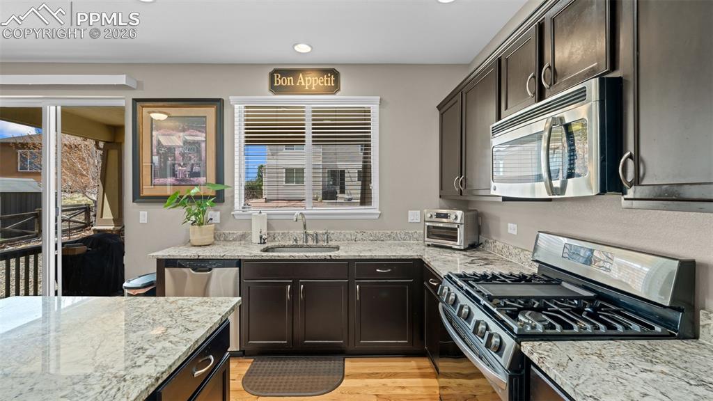 Image 7 of 39: Kitchen