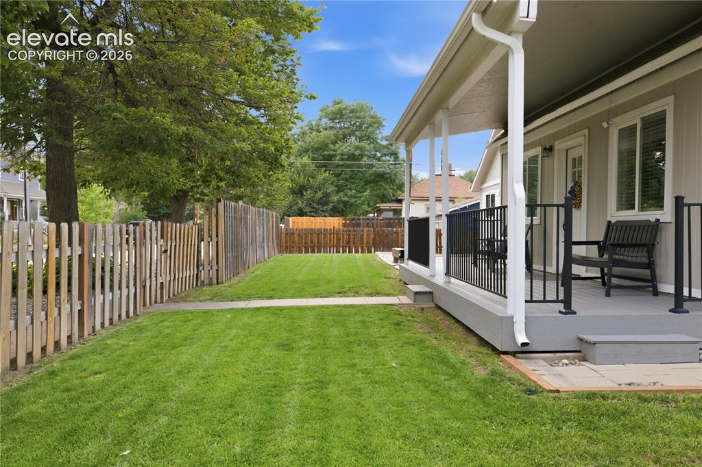 Image 2 of 42: Yard