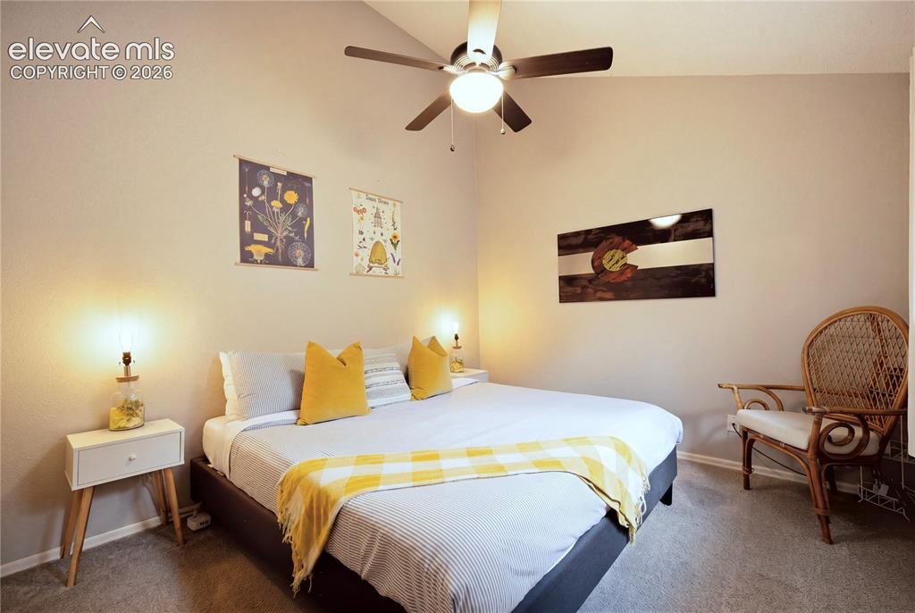 Image 31 of 42: Bedroom