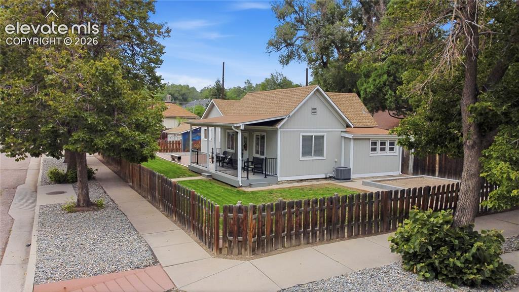 Image 4 of 42: Large corner lot