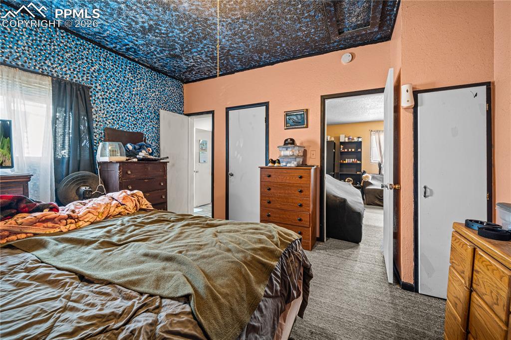 Image 12 of 26: Bedroom