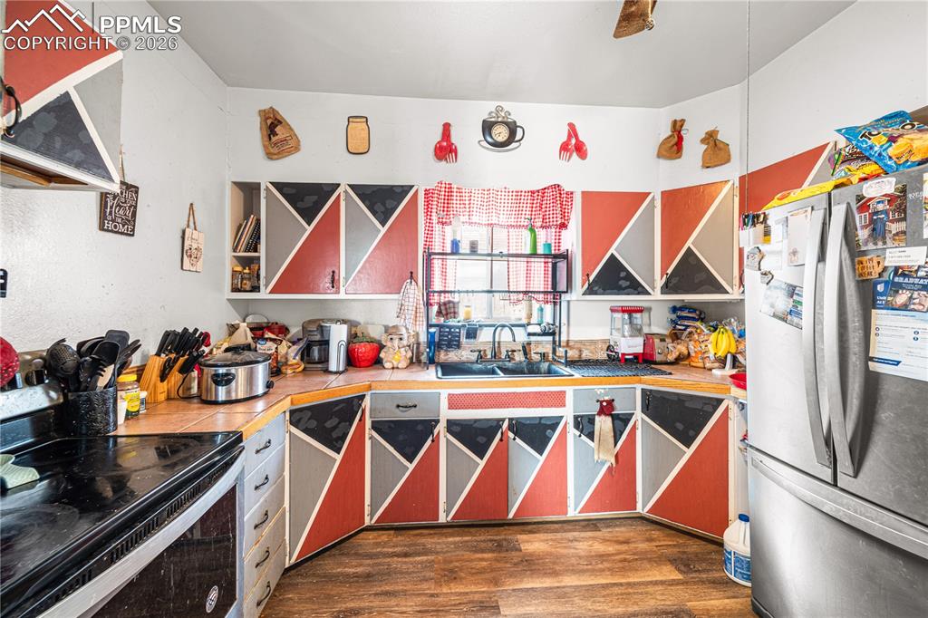 Image 16 of 26: Kitchen