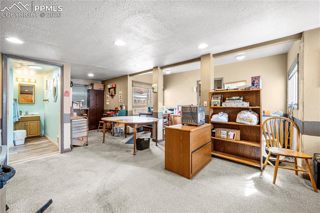 Image 18 of 26: Office