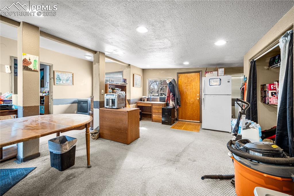 Image 19 of 26: Office