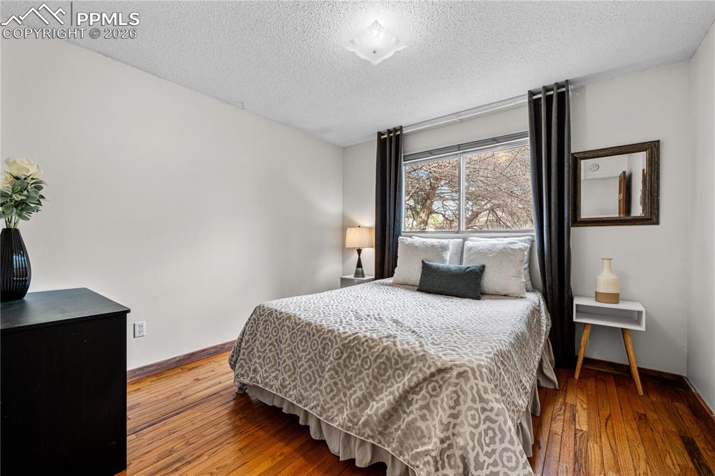 Image 16 of 28: Bedroom