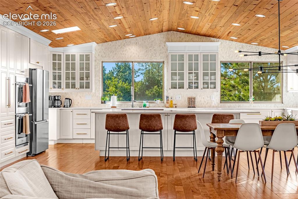 Image 12 of 49: Kitchen