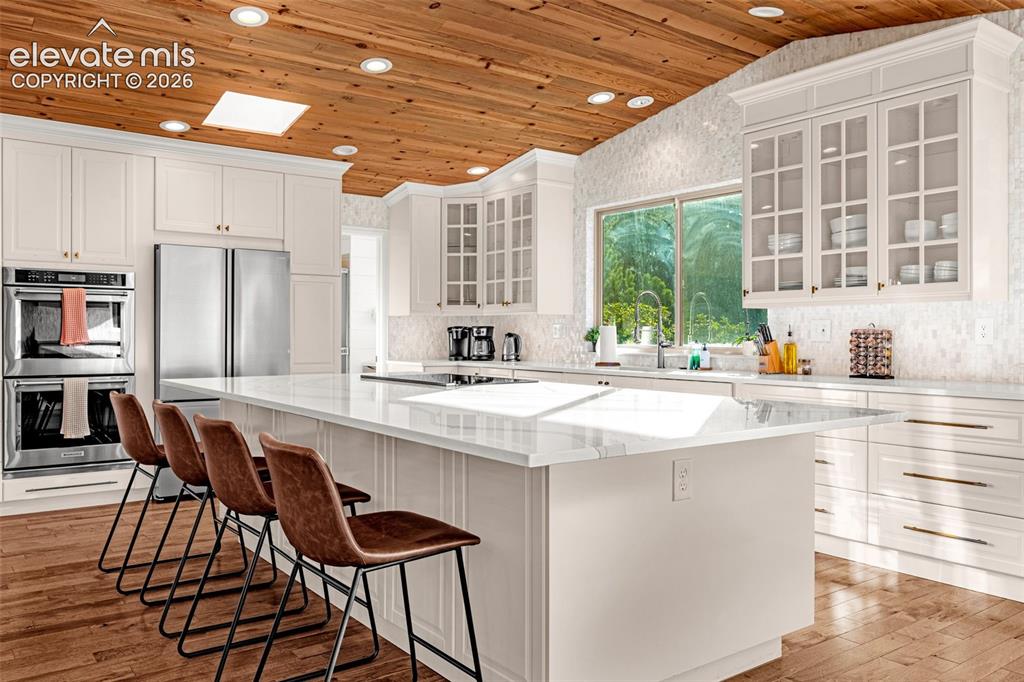 Image 14 of 49: Kitchen