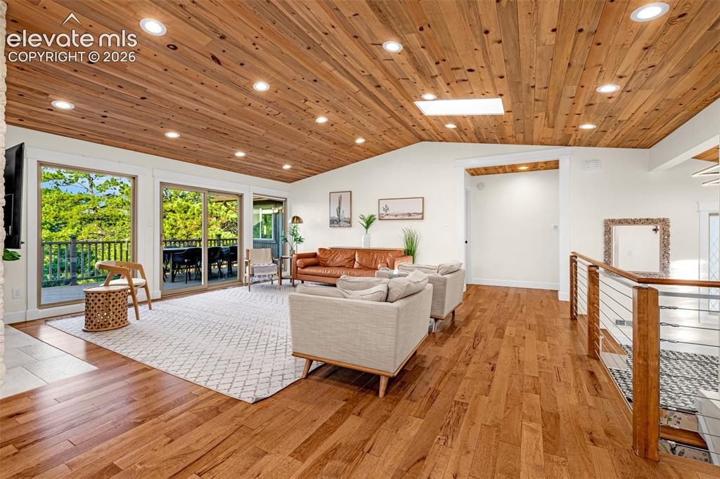 Image 18 of 49: Living Room