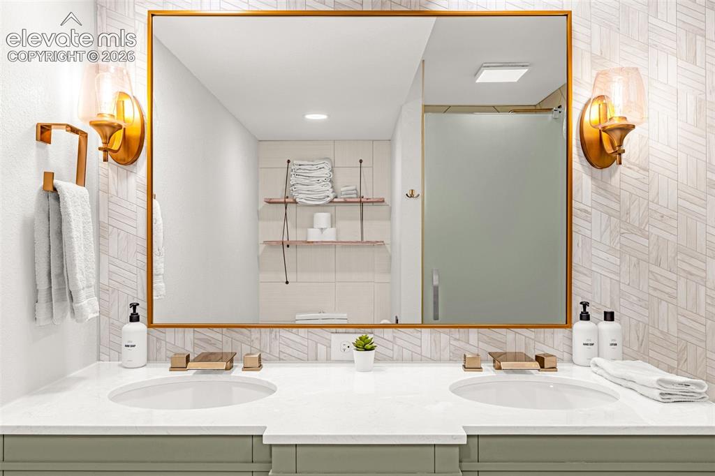 Image 30 of 49: Bathroom
