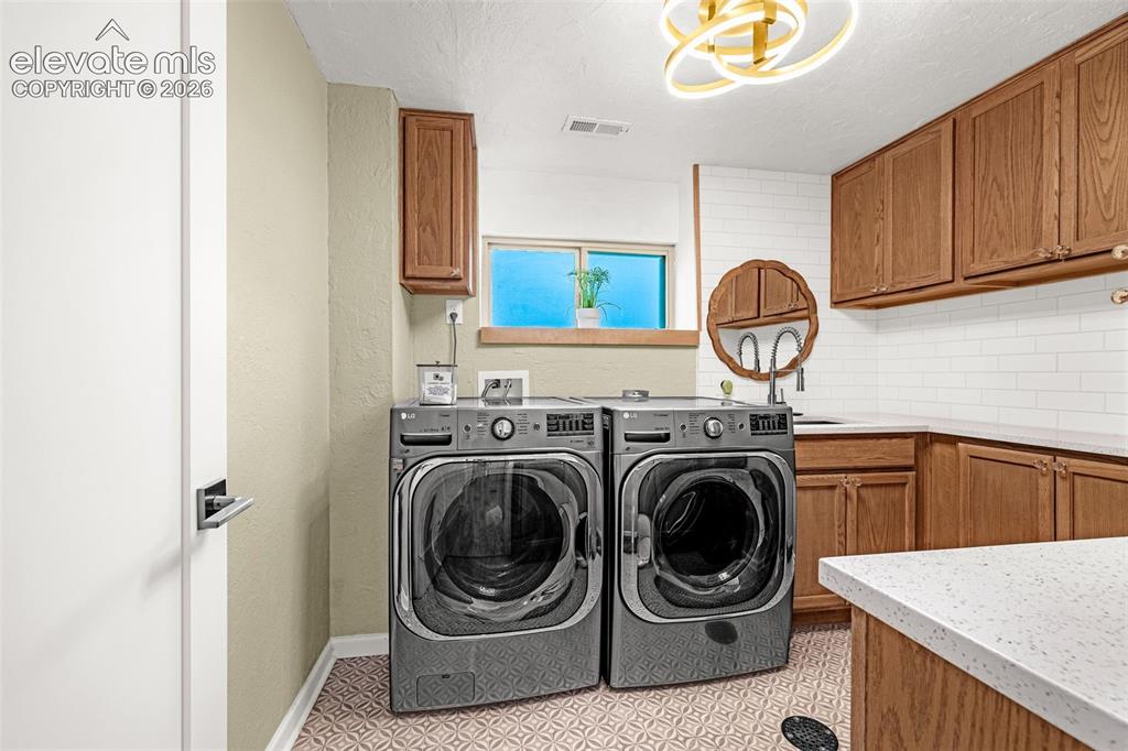Image 39 of 49: Laundry