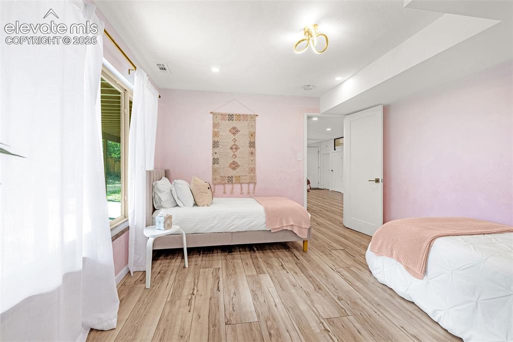 Image 41 of 49: Bedroom