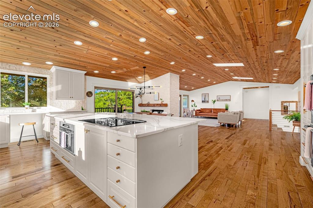 Image 8 of 49: Kitchen