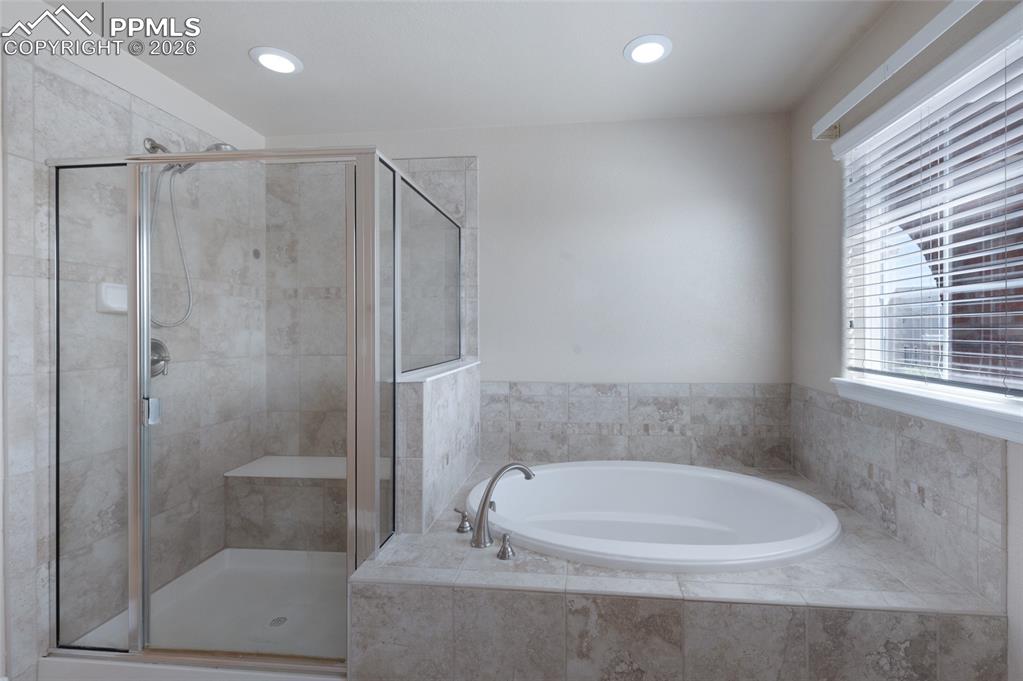 Image 17 of 29: Deck