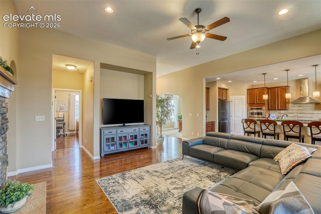 Image 10 of 50: Living Room
