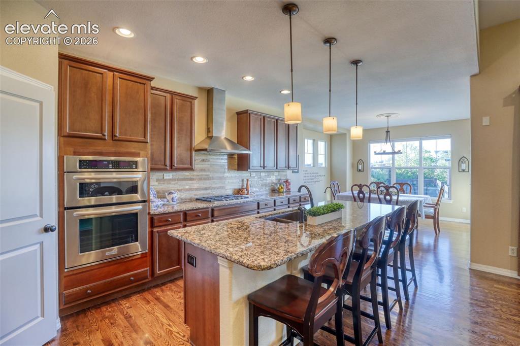 Image 14 of 50: Kitchen