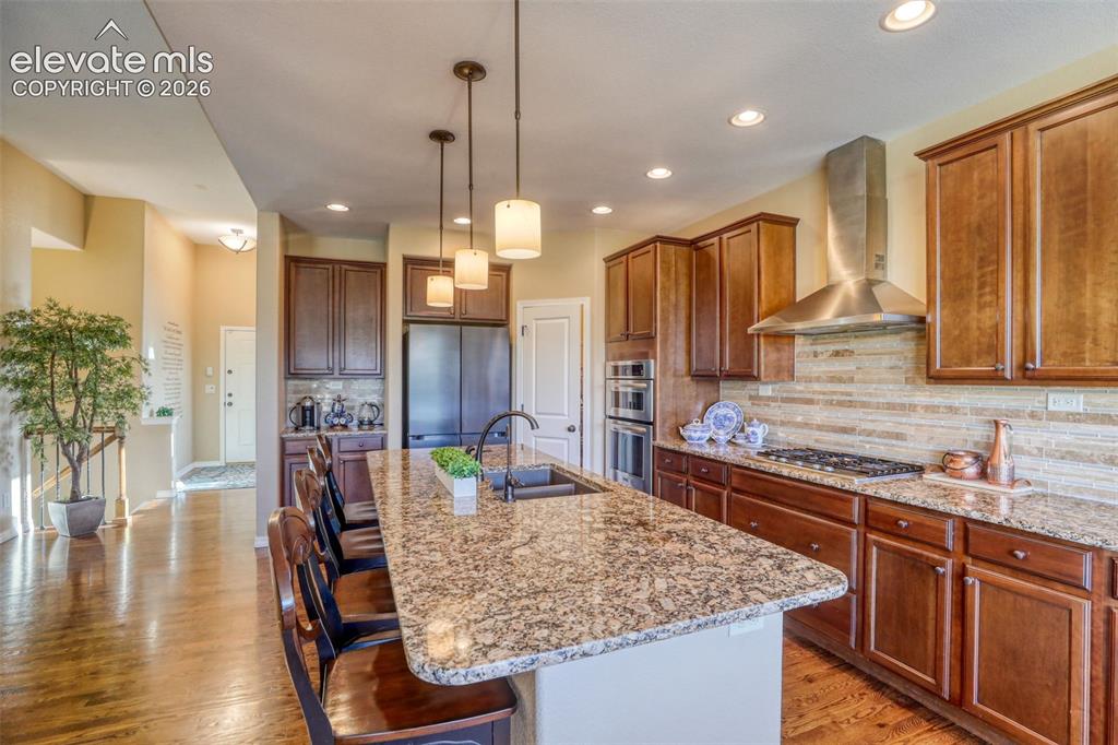 Image 16 of 50: Kitchen
