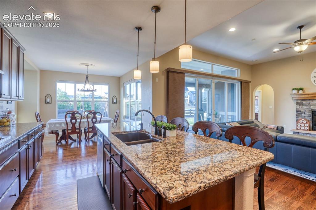Image 19 of 50: Kitchen