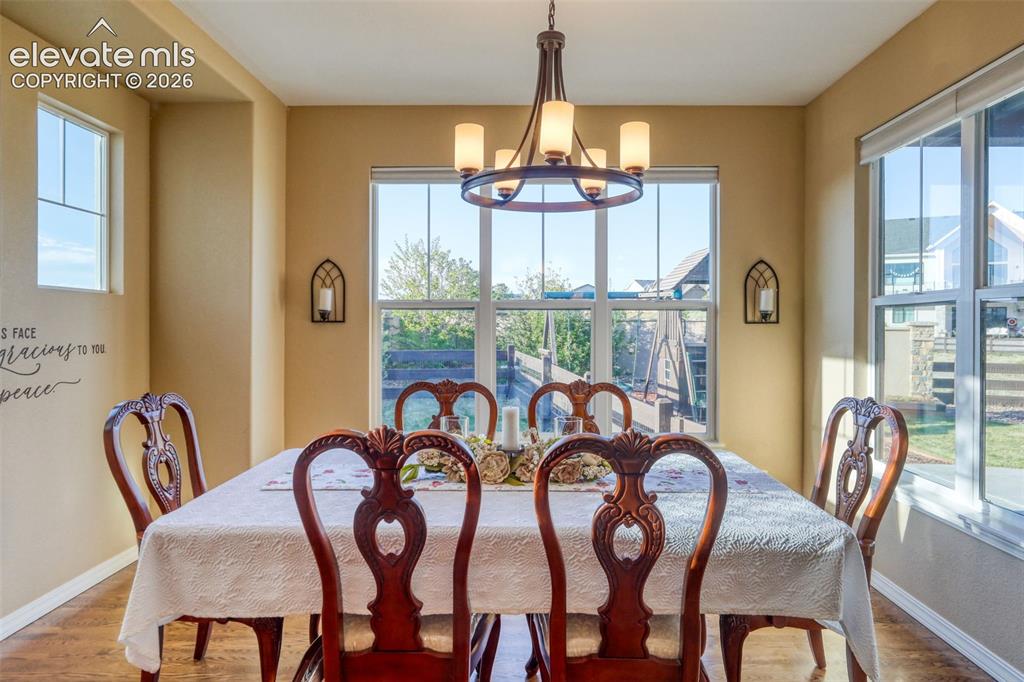 Image 21 of 50: Dining Area