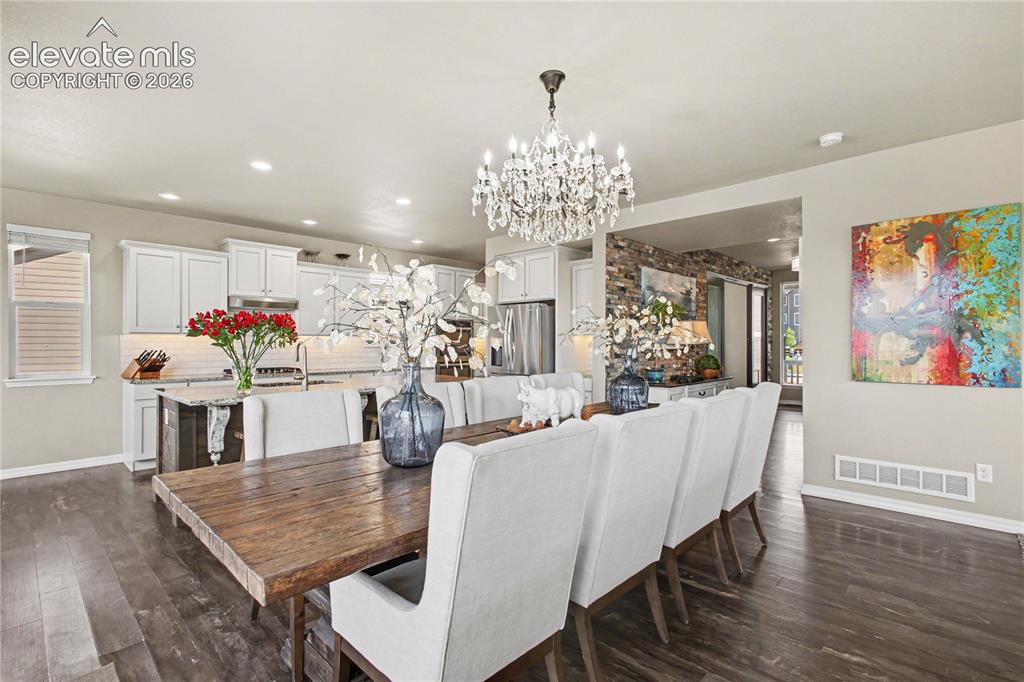 Image 12 of 50: Dining Area
